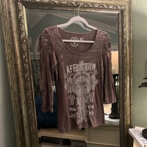 Affliction Embellished “Live Fast” 3/4 sleeve shirt w lace cutouts SZ XS (2-4)